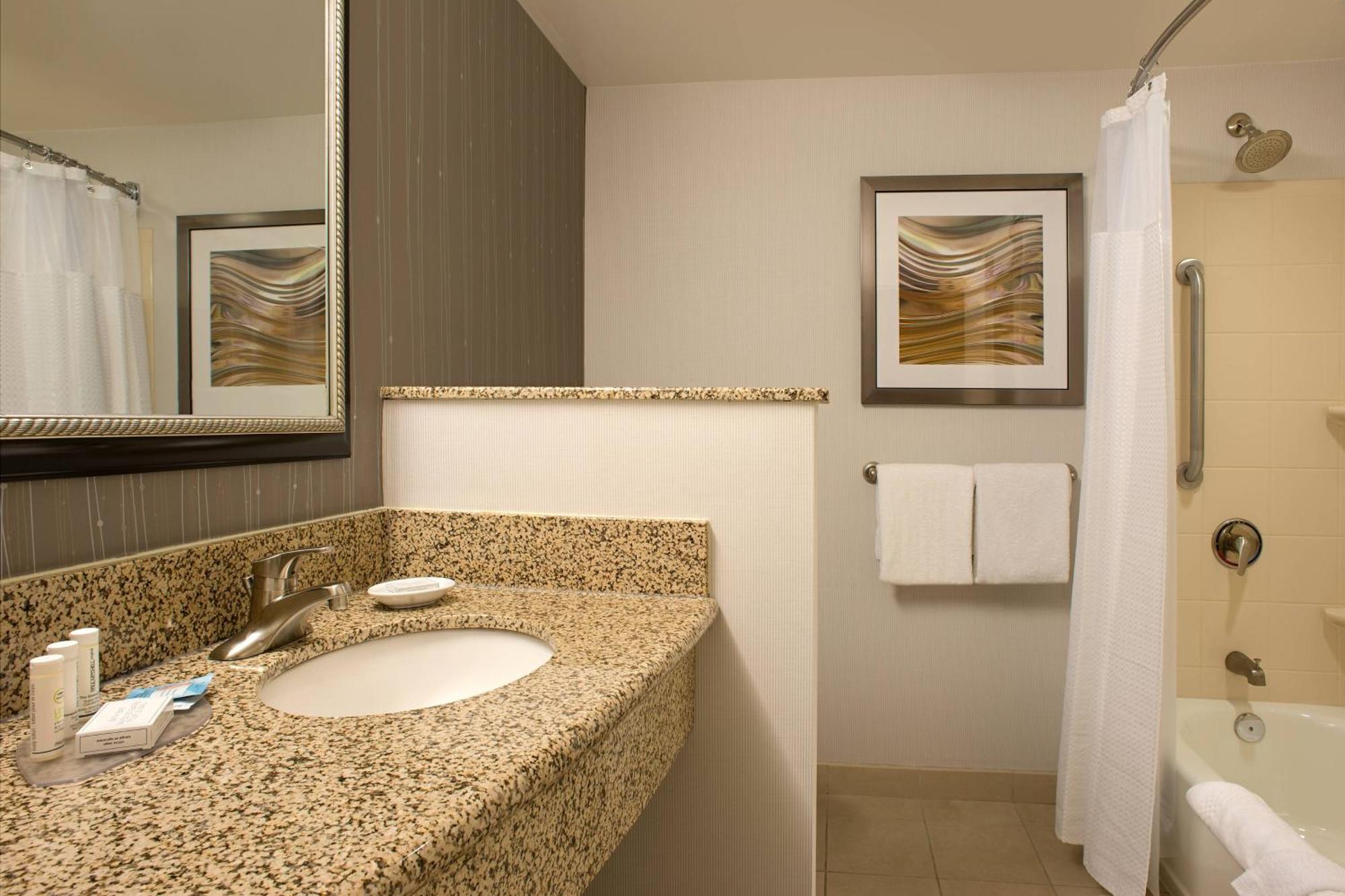 Courtyard By Marriott Hanover Lebanon Exterior photo